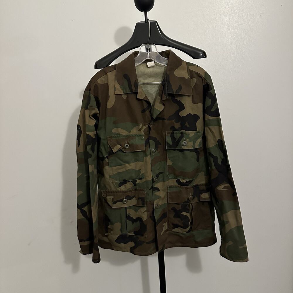 Vintage 1980s-early 90s made in the US camouflage shirt Size Large